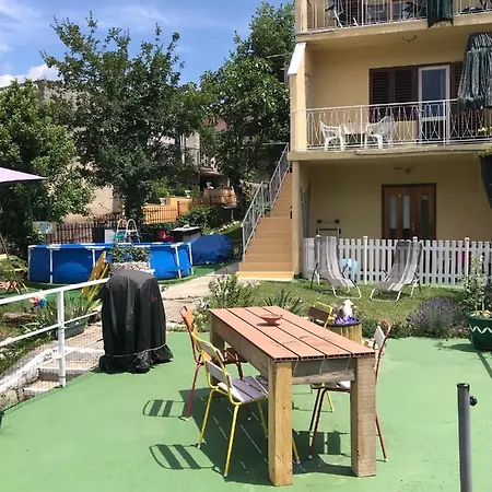 Redhill * Нови-Винодолски