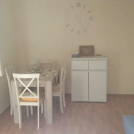 Redhill Apartman *