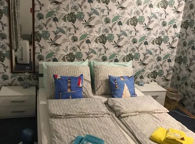 Redhill Apartment *
