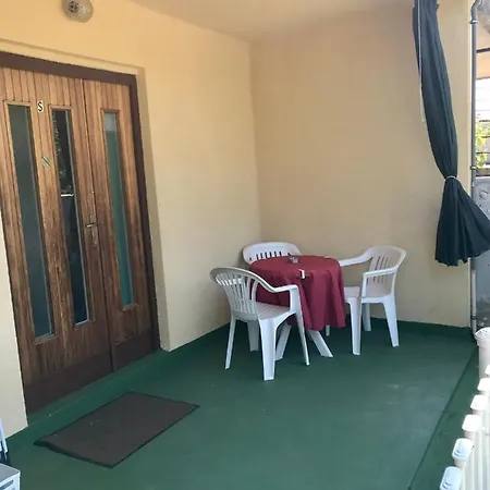 Redhill Apartmán *