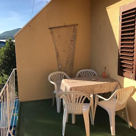 Redhill Apartment