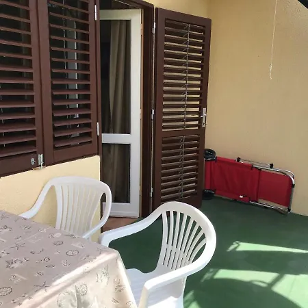 Redhill Apartmán *