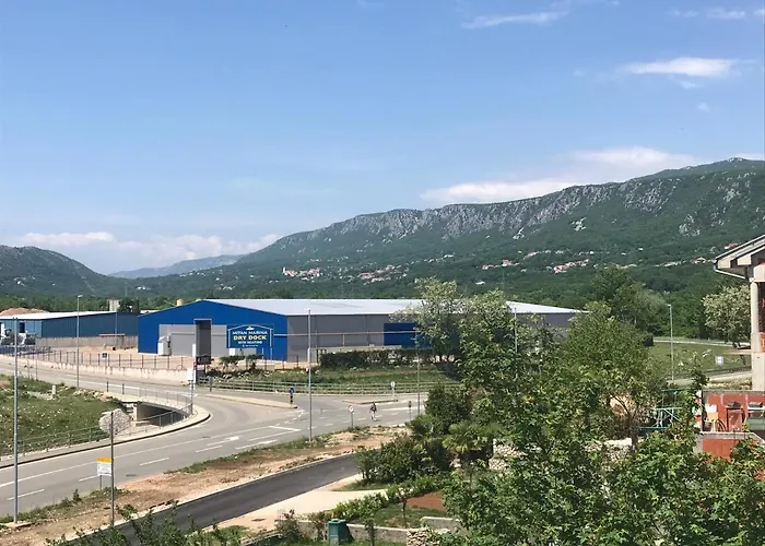 Redhill * Novi Vinodolski
